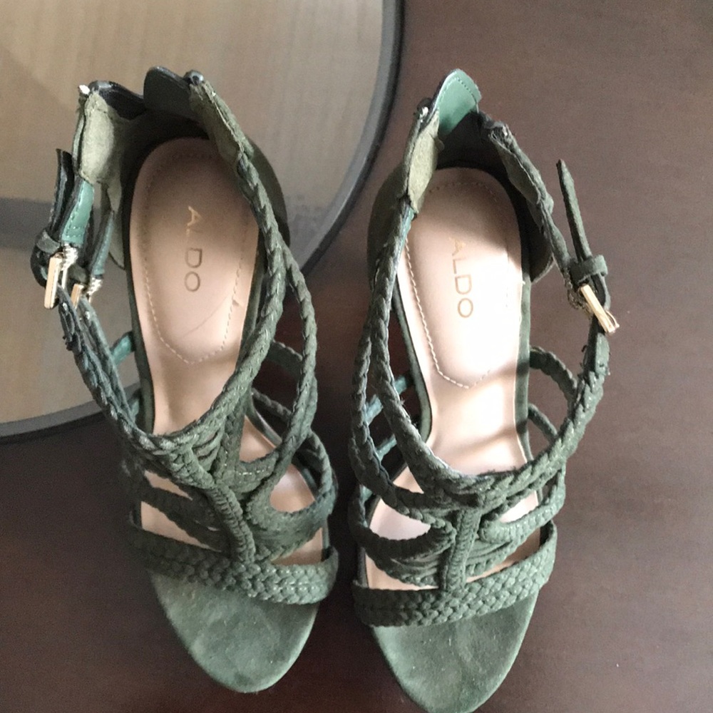Pumps - Picture 4 of 5